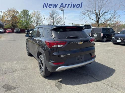Mosaic Black Metallic 2025 Chevrolet Trailblazer LT