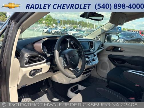 Granite Crystal 2023 Chrysler Voyager LX