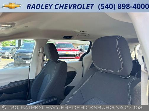 Granite Crystal 2023 Chrysler Voyager LX