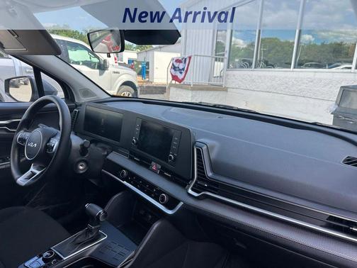 Silver 2025 Kia Sportage LX