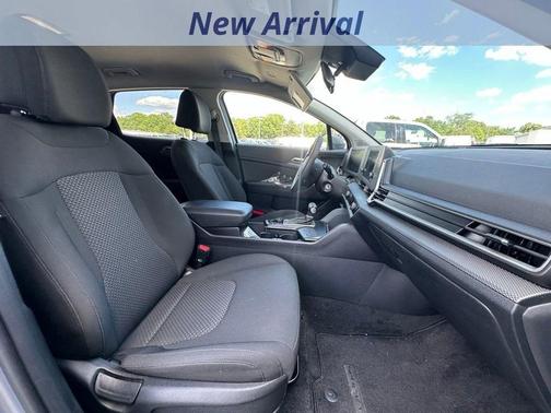 Silver 2025 Kia Sportage LX