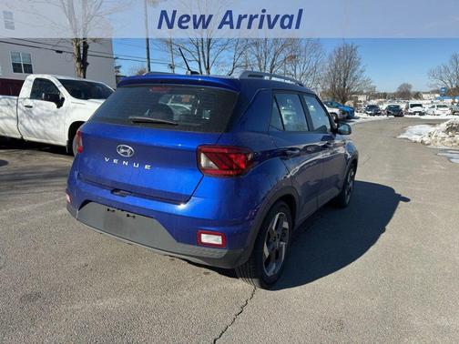 2025 Hyundai VENUE SEL