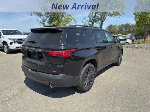 Mosaic Black Metallic 2023 Chevrolet Traverse RS