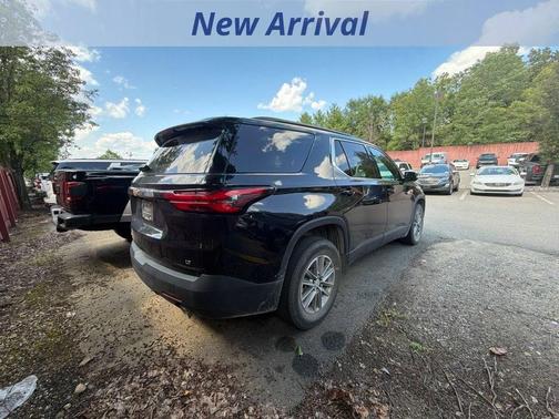Mosaic Black Metallic 2023 Chevrolet Traverse LT Cloth