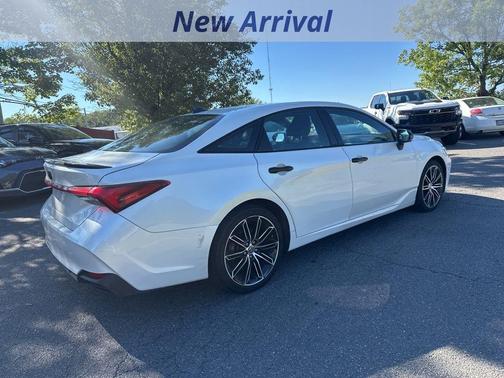 2022 Toyota Avalon Hybrid XSE Nightshade