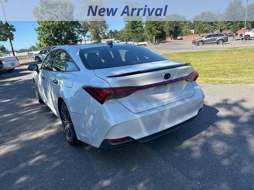2022 Toyota Avalon Hybrid XSE Nightshade