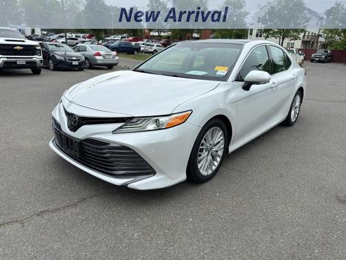 Off White 2018 Toyota Camry XSE
