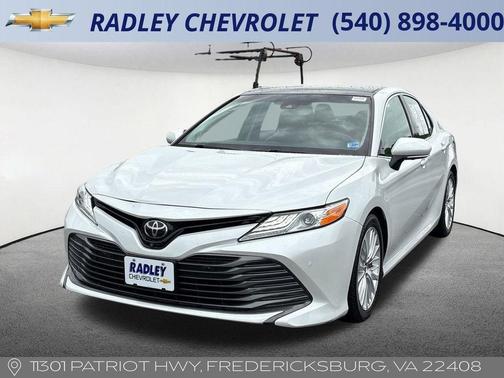 Off White 2018 Toyota Camry XSE