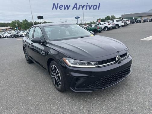 Deep Black Pearl Effect 2025 Volkswagen Jetta 1.5T Sport