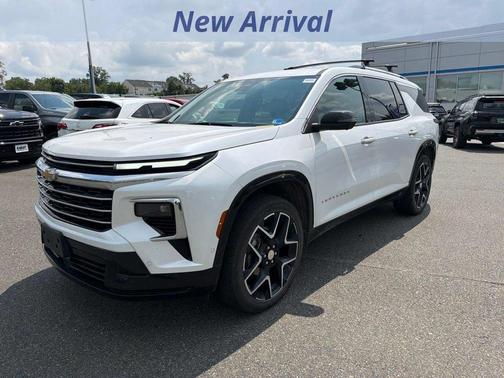 Iridescent Pearl Tricoat 2025 Chevrolet Traverse High Country