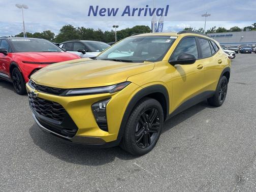 Nitro Yellow 2025 Chevrolet Trax ACTIV