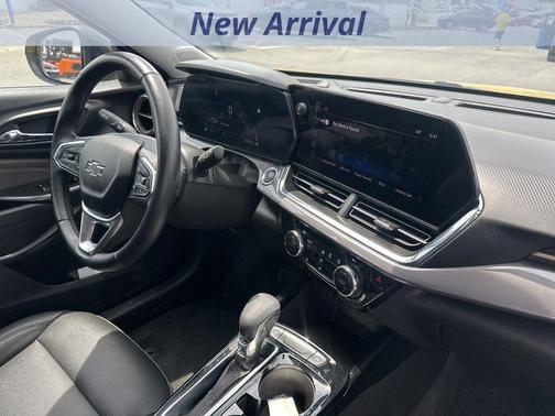 Nitro Yellow 2025 Chevrolet Trax ACTIV