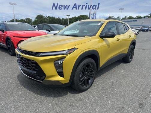 Nitro Yellow 2025 Chevrolet Trax ACTIV