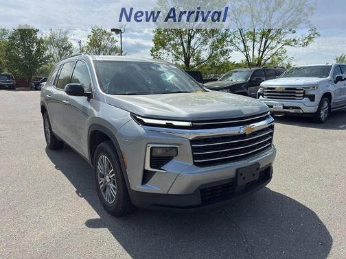 Sterling Gray Metallic 2025 Chevrolet Traverse LT