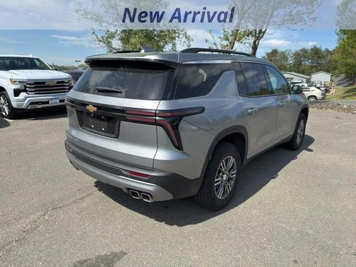 Sterling Gray Metallic 2025 Chevrolet Traverse LT