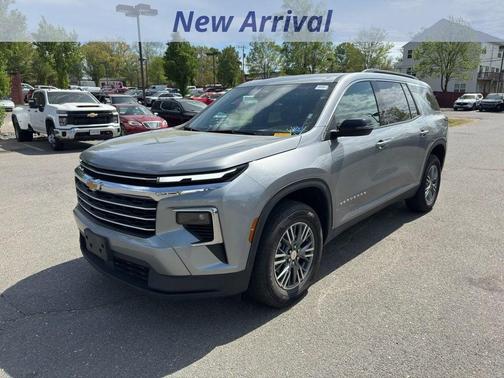 Sterling Gray Metallic 2025 Chevrolet Traverse LT