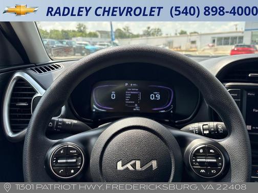 White 2025 Kia Soul LX