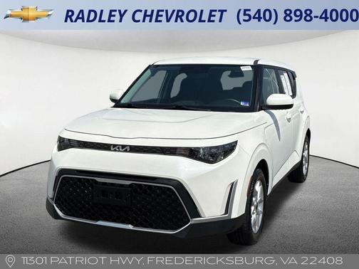 White 2025 Kia Soul LX