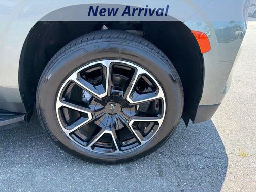 Silver Sage Metallic 2023 Chevrolet Tahoe RST