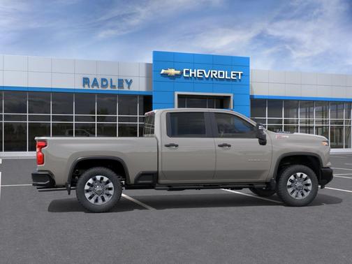 White Sand 2026 Chevrolet Silverado 2500 Custom