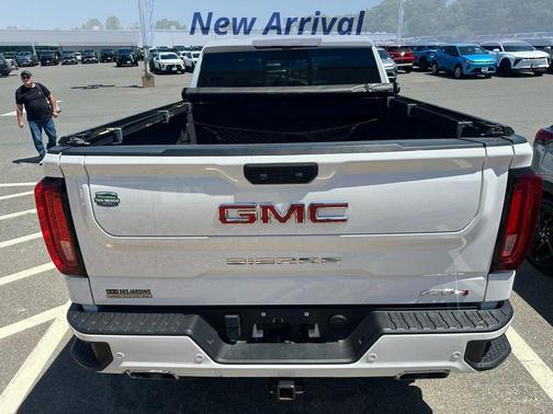 Summit White 2022 GMC Sierra 1500 AT4