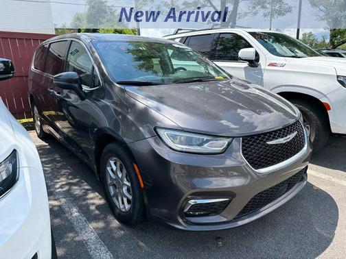 Granite Crystal 2023 Chrysler Pacifica Touring-L