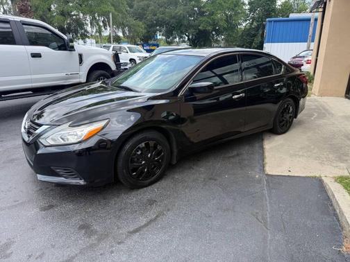 Super Black 2018 Nissan Altima 2.5 SV