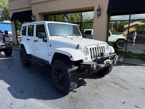 Bright White Clearcoat 2017 Jeep Wrangler Unlimited Sahara
