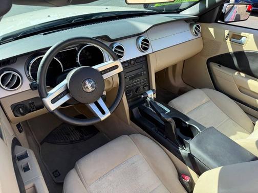 2005 Ford Mustang Deluxe
