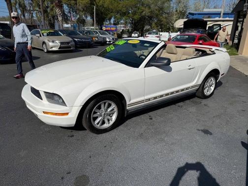 2005 Ford Mustang Deluxe