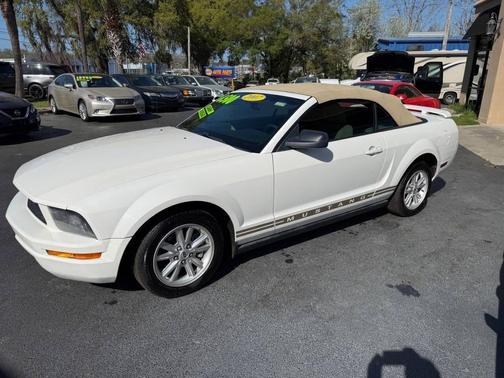2005 Ford Mustang Deluxe