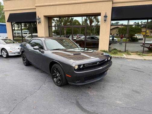 Granite Pearlcoat 2020 Dodge Challenger SXT