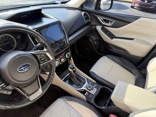 Crystal Black Silica 2019 Subaru Forester Limited