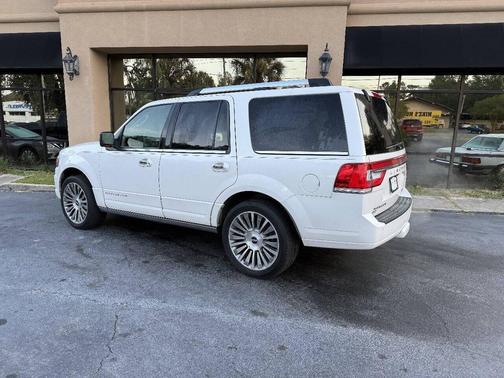 White Platinum Metallic Tri-Coat 2015 Lincoln Navigator Base
