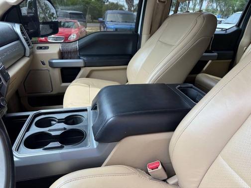 White Platinum Metallic Tri-Coat 2017 Ford F-250 Lariat