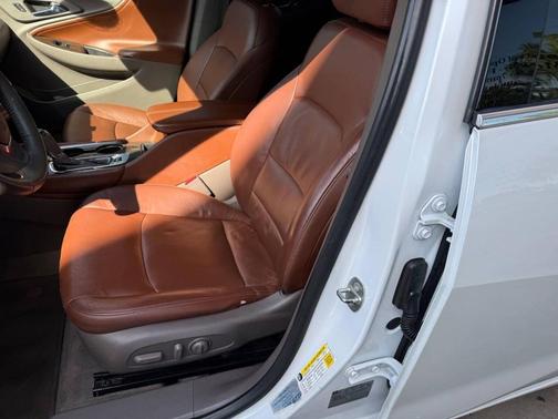 Summit White 2016 Chevrolet Malibu Premier