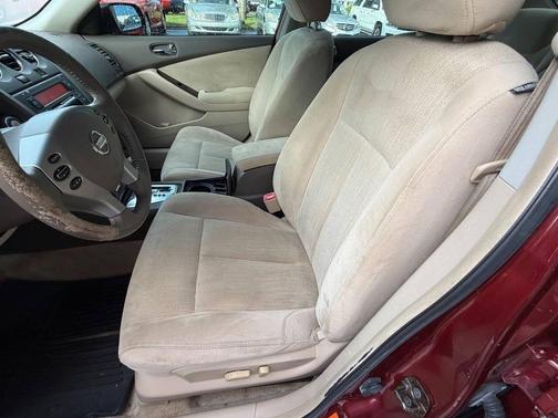 Tuscan Sun 2010 Nissan Altima 3.5 SR