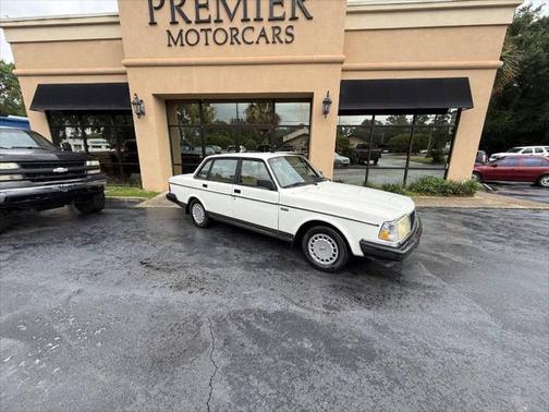 1993 Volvo 240 Base 4dr Sedan