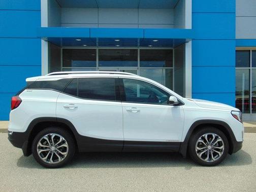 Photo 2 of 26 of 2019 GMC Terrain SLT