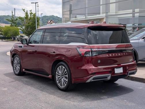 2025 INFINITI QX80 LUXE