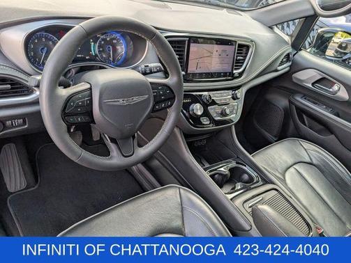 Diamond Black 2025 Chrysler Pacifica Limited
