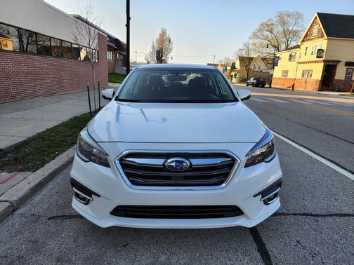 Photo 2 of 23 of 2019 Subaru Legacy Premium