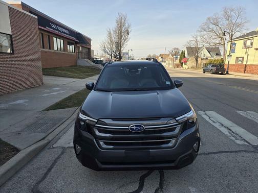 Magnetite Gray Metallic 2025 Subaru Forester Premium AWD