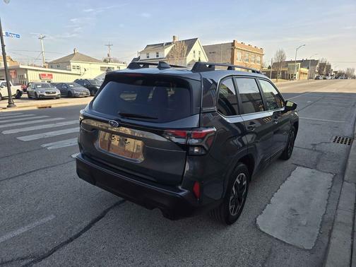 Magnetite Gray Metallic 2025 Subaru Forester Premium AWD