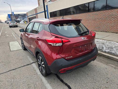 2020 Nissan Kicks SR