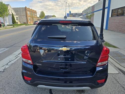 Midnight Blue Metallic 2021 Chevrolet Trax FWD 4dr LT