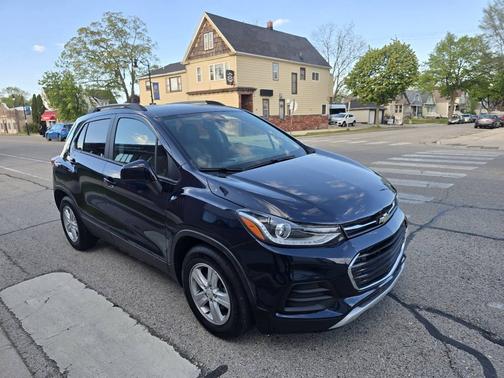 Midnight Blue Metallic 2021 Chevrolet Trax FWD 4dr LT