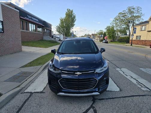 Midnight Blue Metallic 2021 Chevrolet Trax FWD 4dr LT