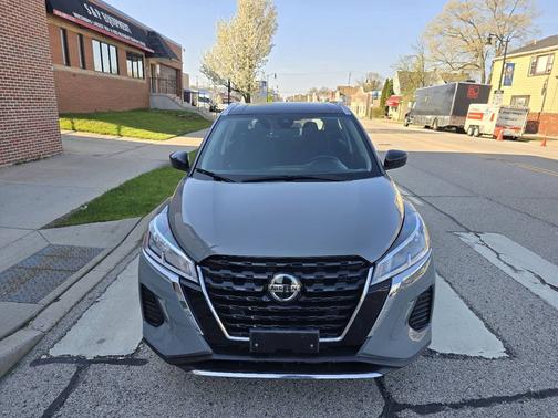 Boulder Gray Pearl 2024 Nissan Kicks SV FWD