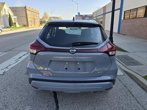 Boulder Gray Pearl 2024 Nissan Kicks SV FWD